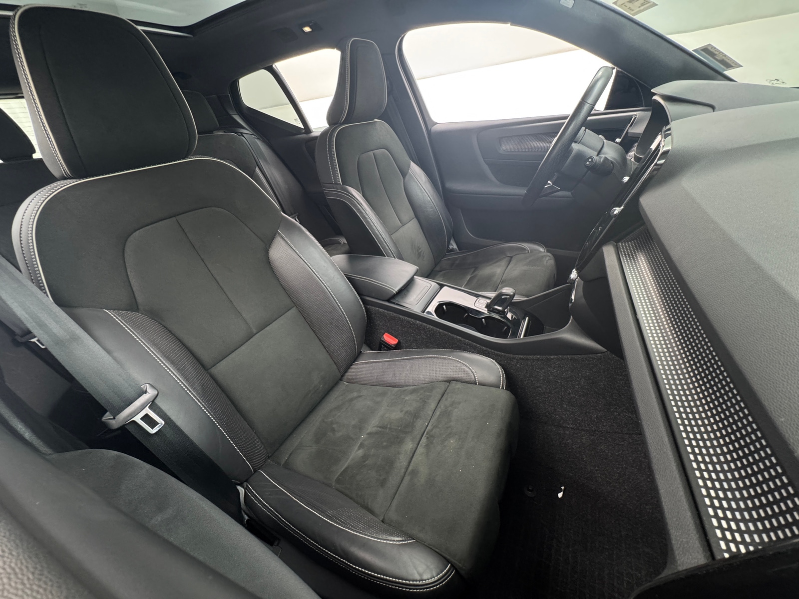 Thumbnail: 2021 Volvo XC40 - 2