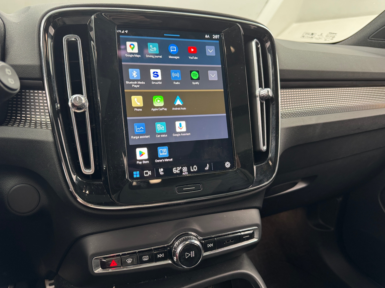 Thumbnail: 2021 Volvo XC40 - 4