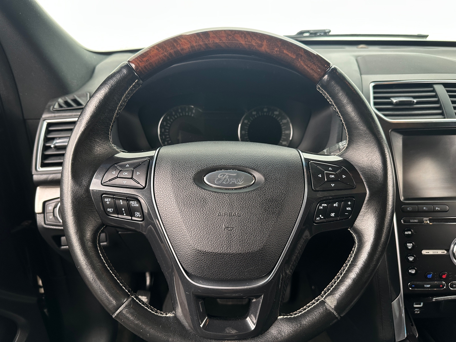 Thumbnail: 2016 Ford Explorer - 4