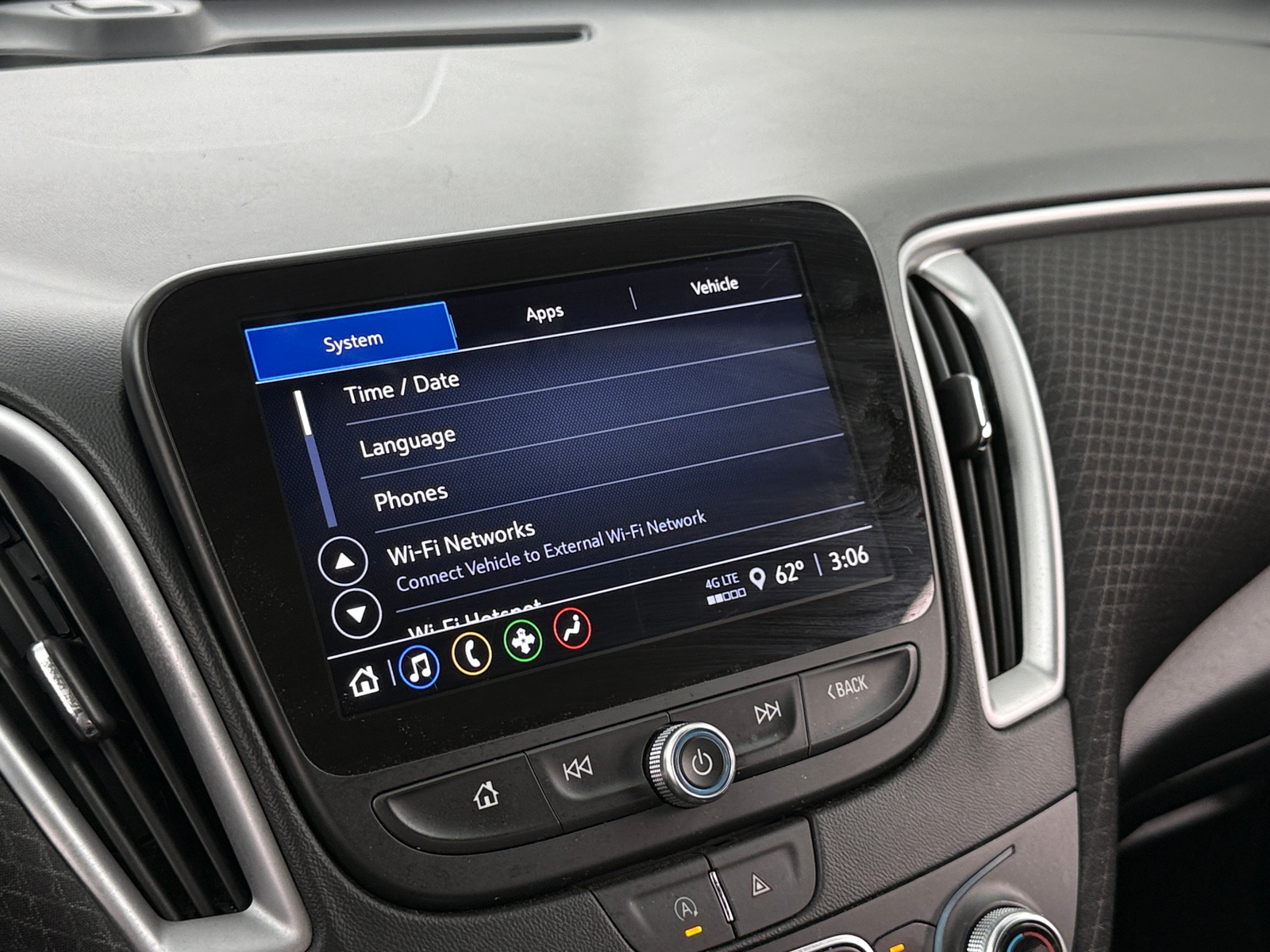 Thumbnail: 2024 Chevrolet Malibu - 4