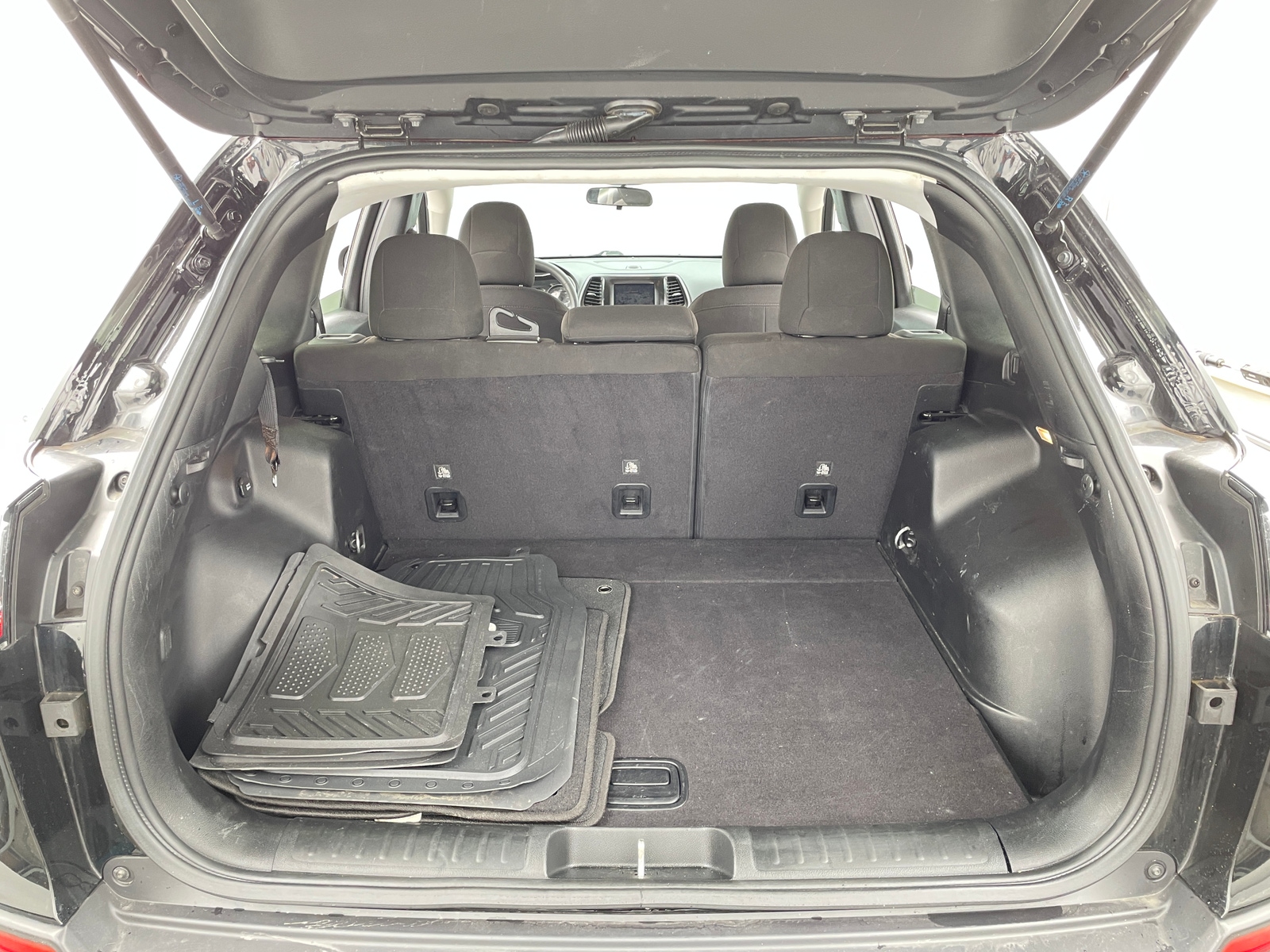 Thumbnail: 2020 Jeep Cherokee - 7