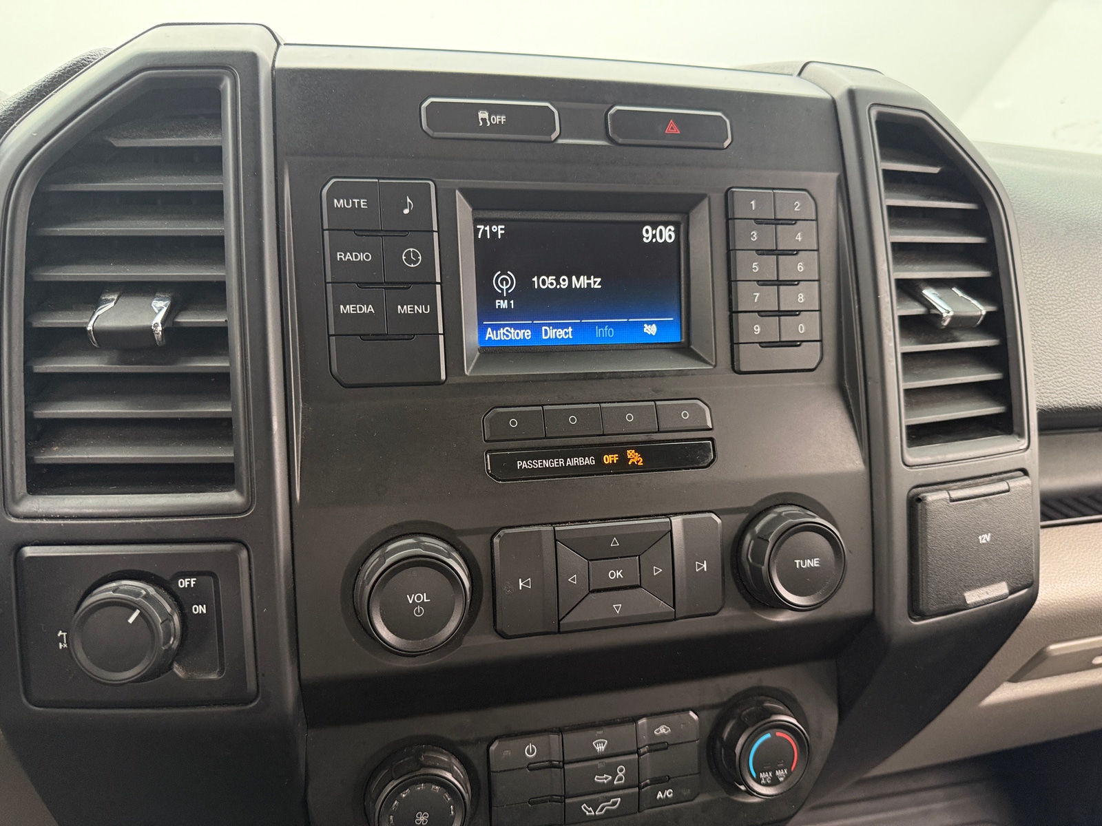 Thumbnail: 2017 Ford Econoline - 4