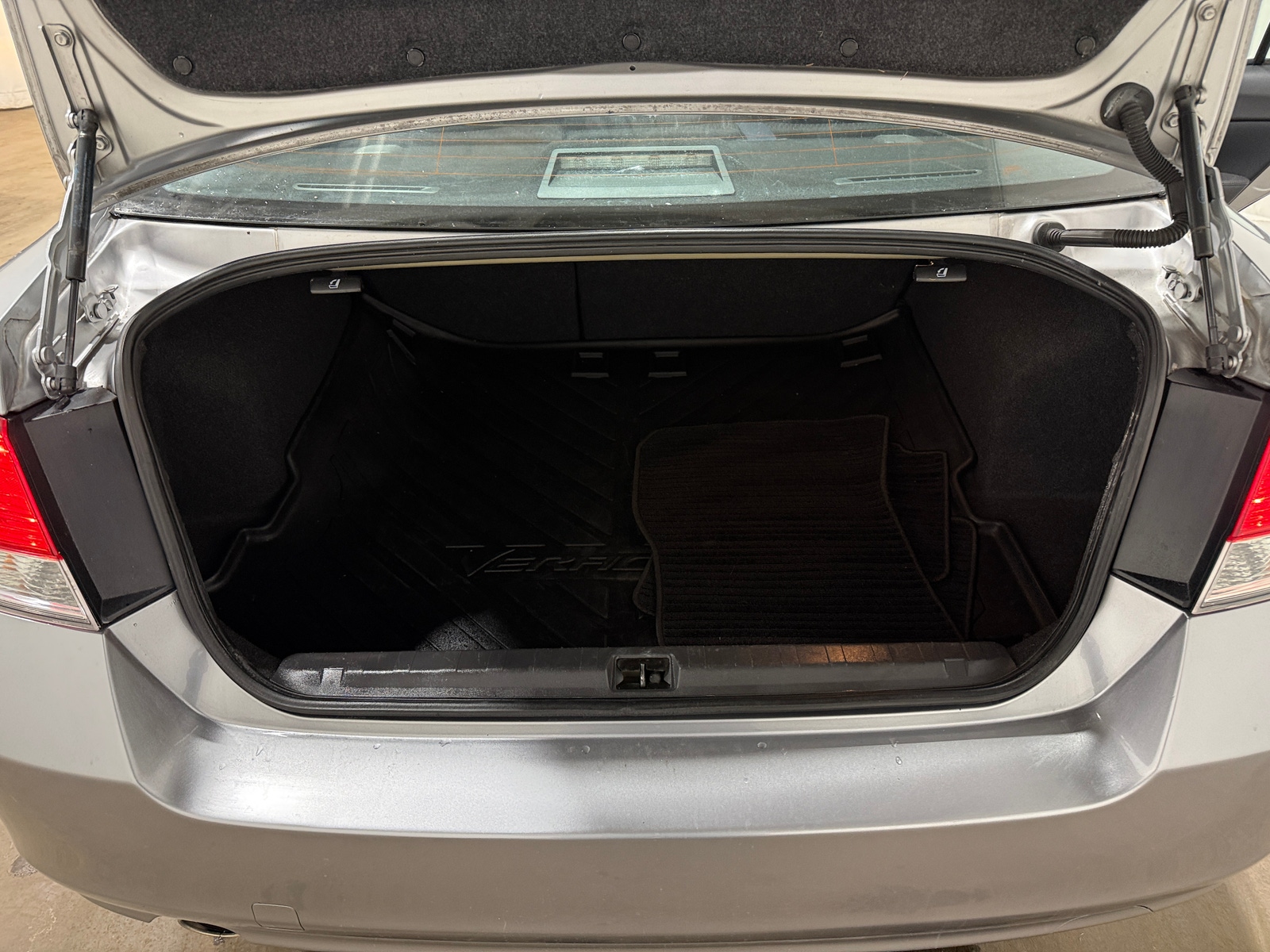 Thumbnail: 2010 Subaru Legacy - 7