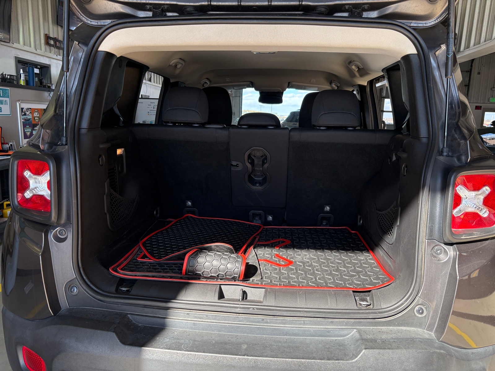 Thumbnail: 2019 Jeep Renegade - 7