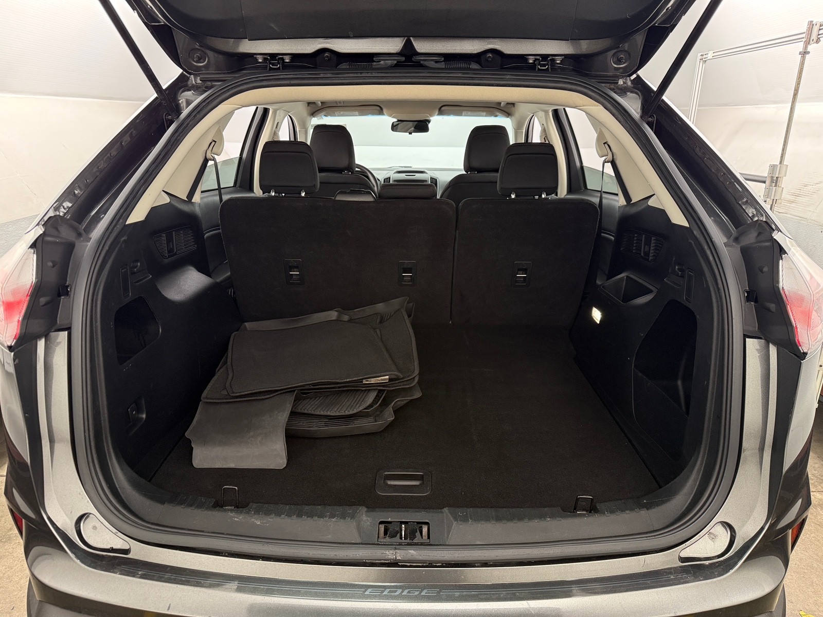 Thumbnail: 2020 Ford Edge - 7