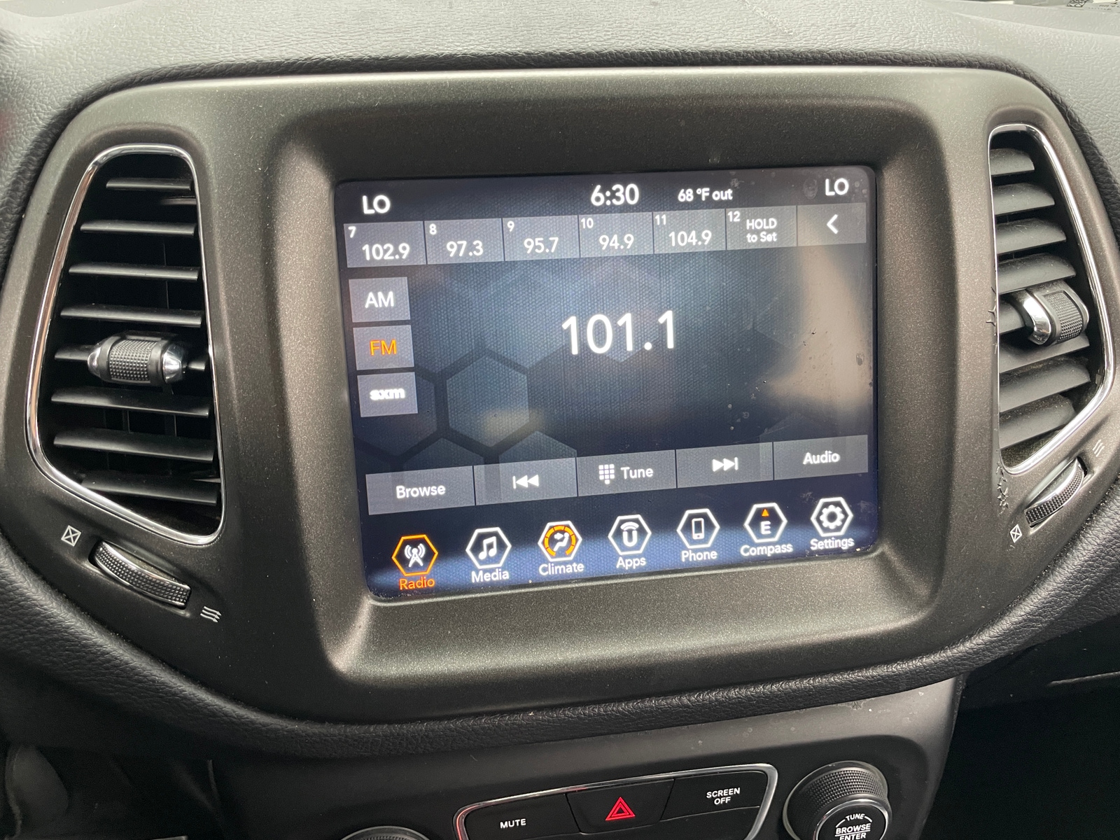 Thumbnail: 2020 Jeep Compass - 4