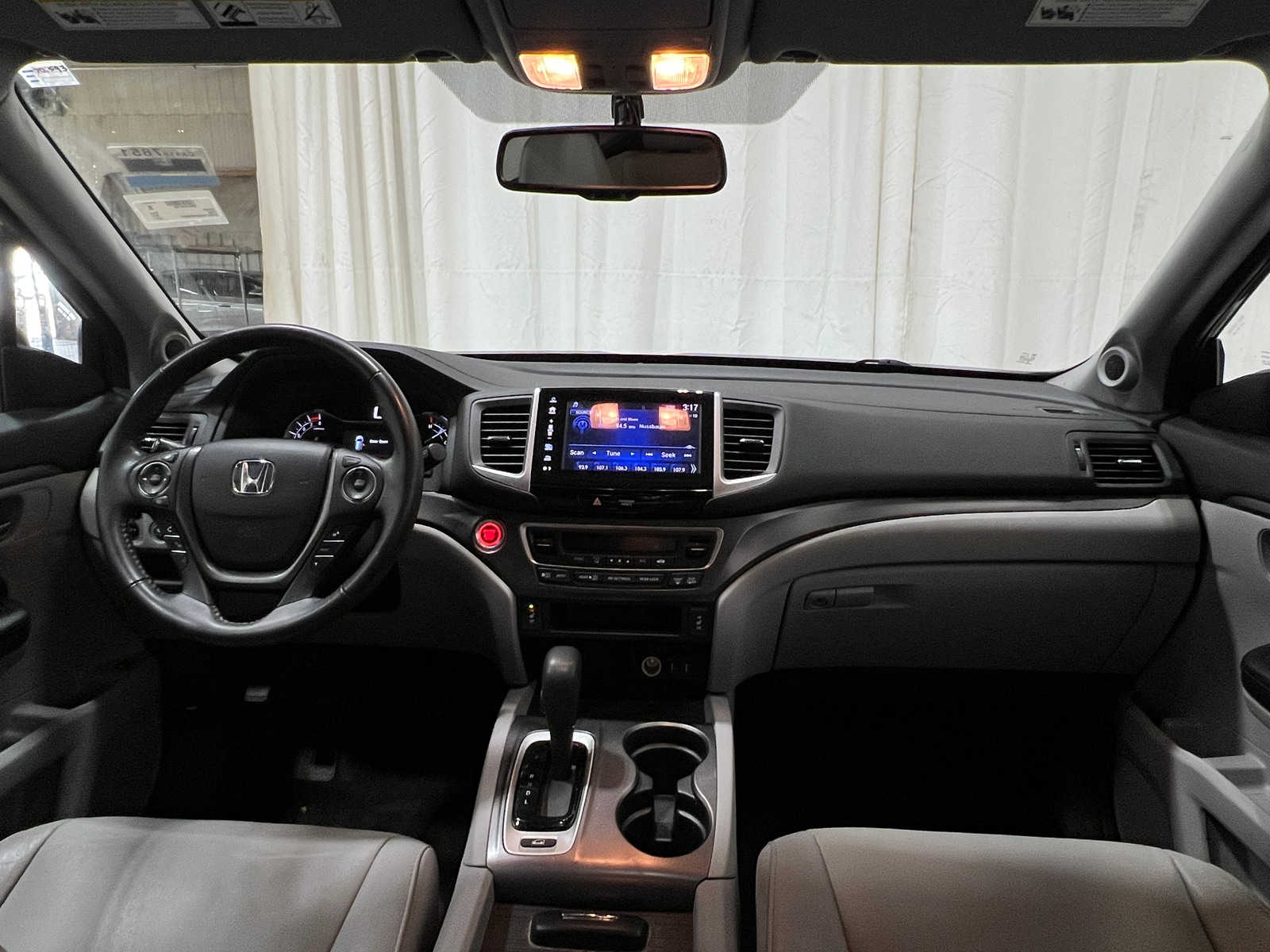 Thumbnail: 2017 Honda Pilot - 2