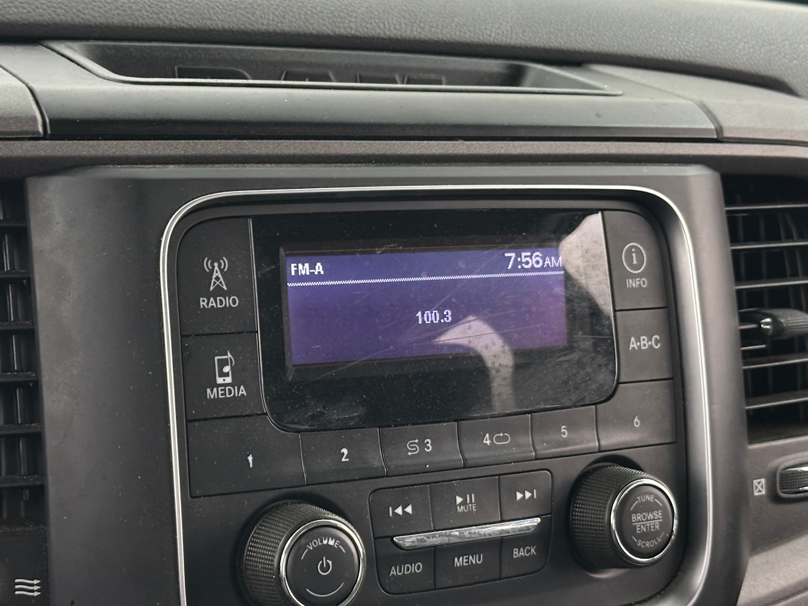 Thumbnail: 2020 RAM 1500 Classic - 4