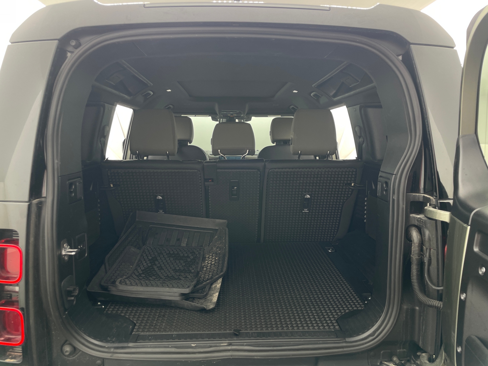 Thumbnail: 2025 Land Rover Defender - 6