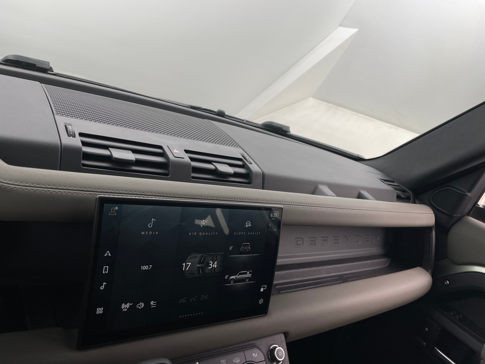 Thumbnail: 2025 Land Rover Defender - 3