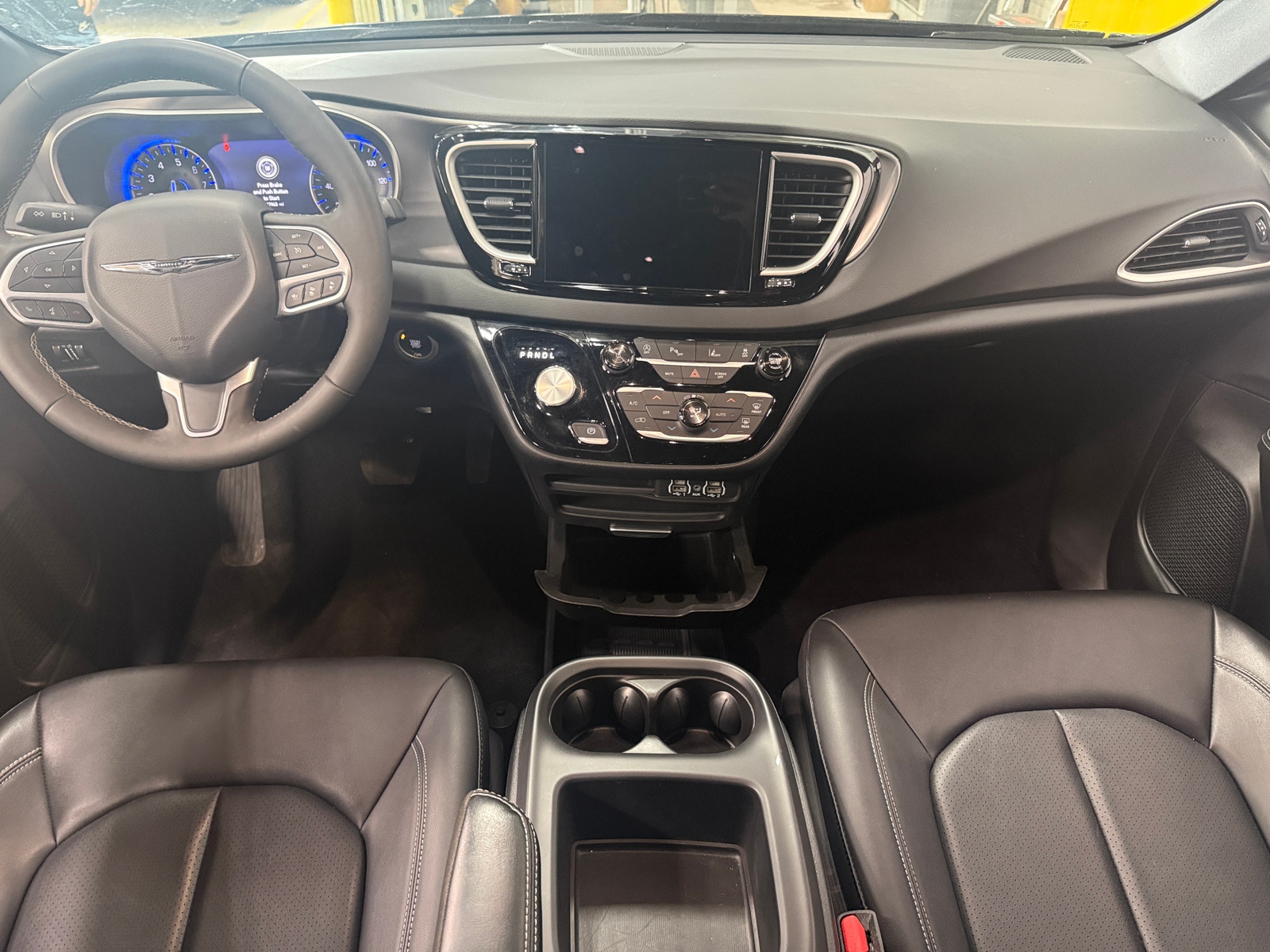 Thumbnail: 2025 Chrysler Pacifica - 2