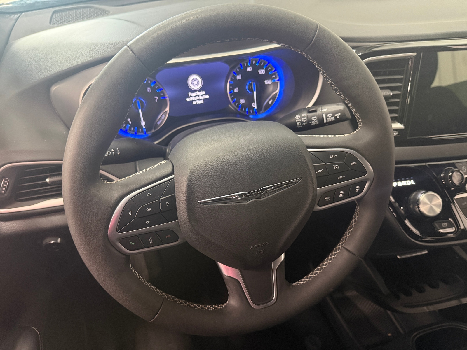 Thumbnail: 2025 Chrysler Pacifica - 4