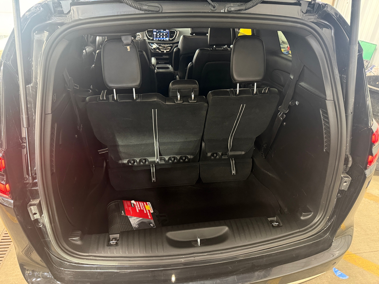 Thumbnail: 2025 Chrysler Pacifica - 6