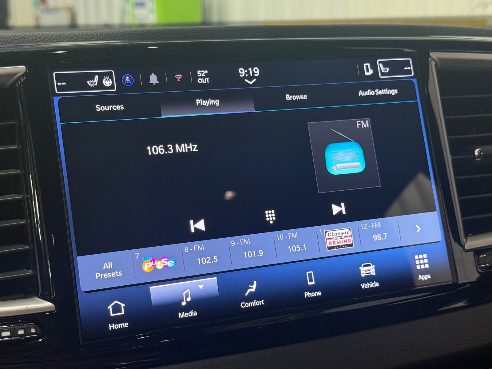 Thumbnail: 2025 Chrysler Pacifica - 3