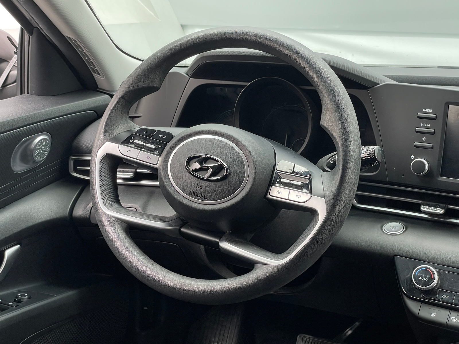 Thumbnail: 2023 Hyundai Elantra - 5