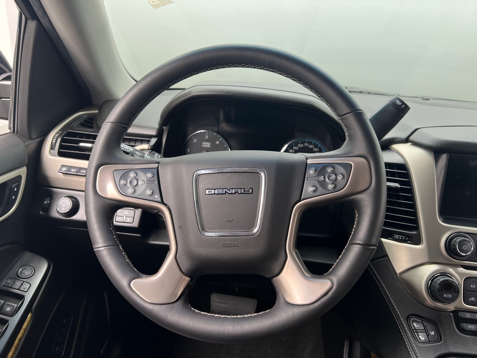 Thumbnail: 2017 GMC Yukon - 4