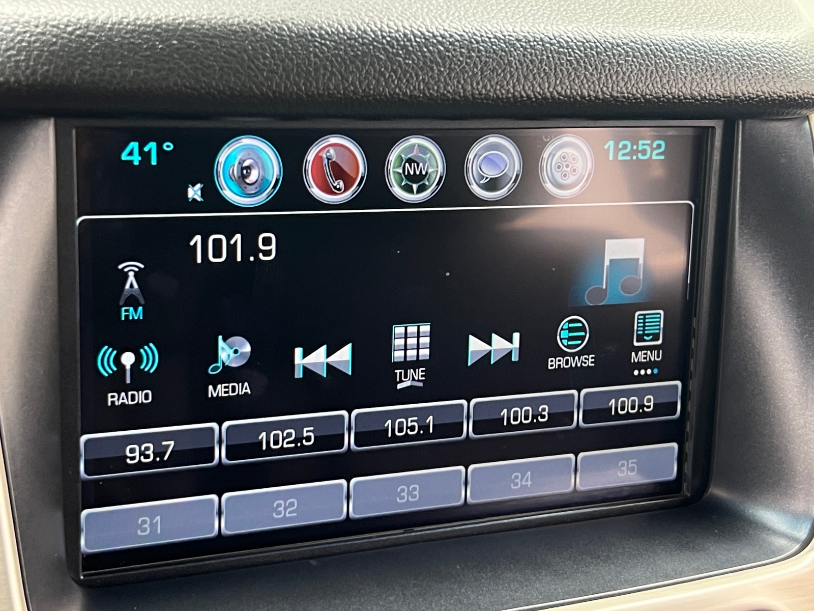 Thumbnail: 2017 GMC Yukon - 3