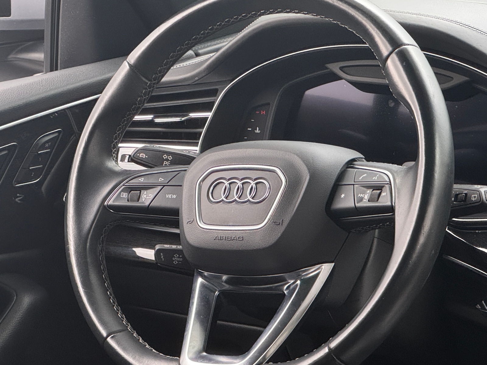 Thumbnail: 2021 Audi Q8 - 4