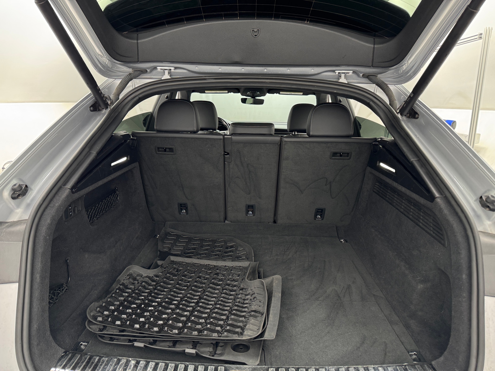 Thumbnail: 2021 Audi Q8 - 6