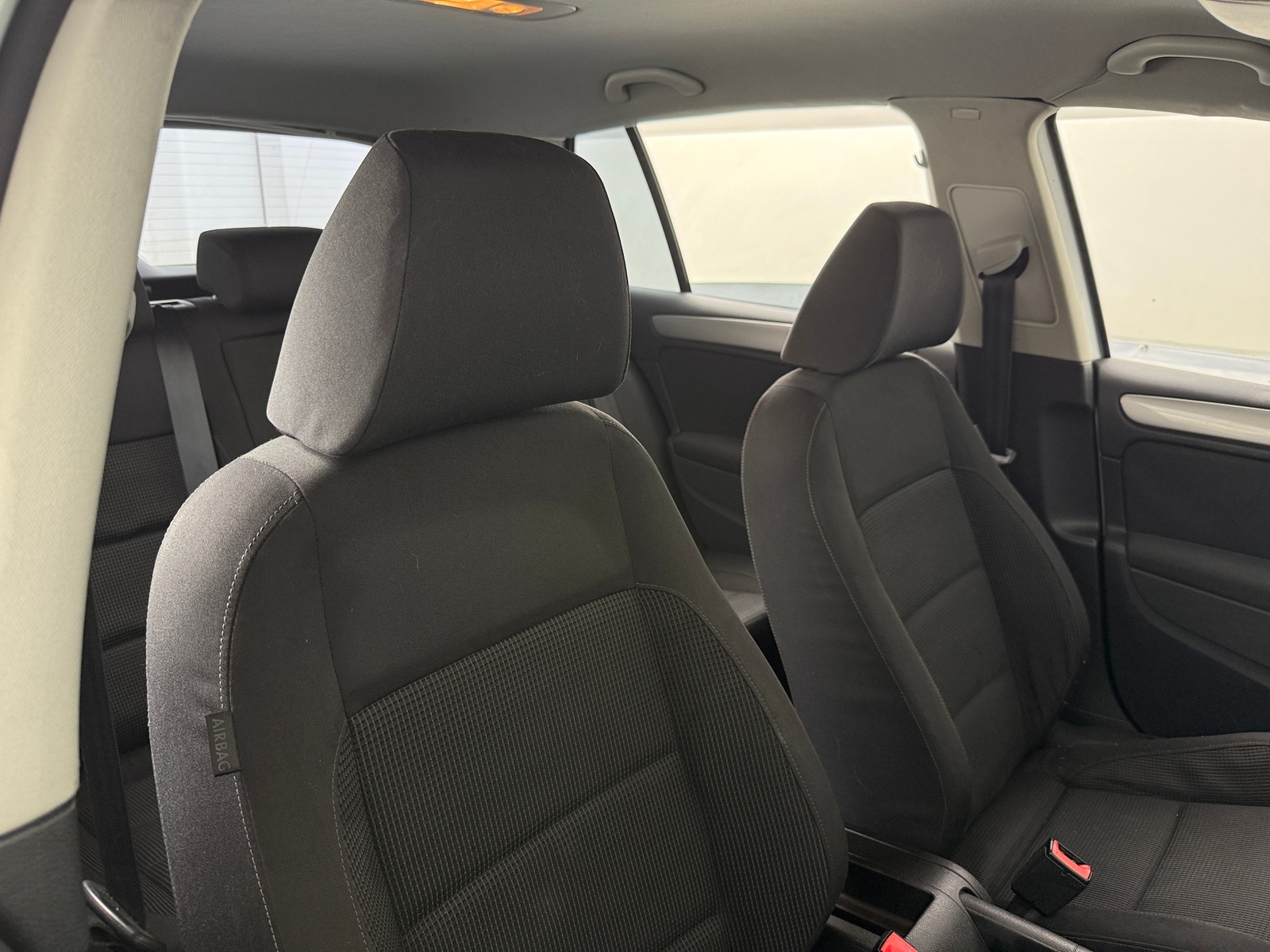 Thumbnail: 2011 Volkswagen Golf - 2