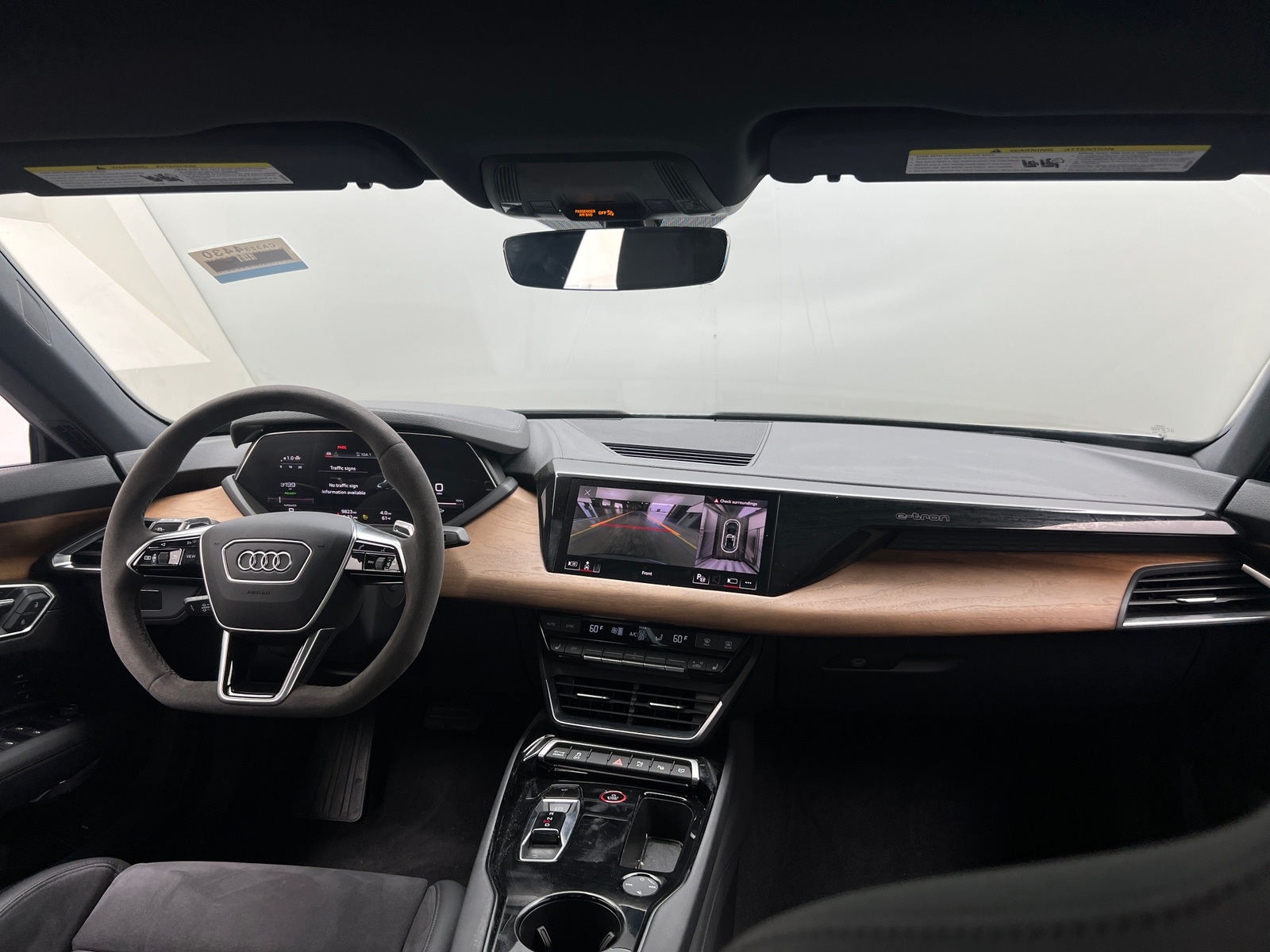 Thumbnail: 2023 Audi e-tron GT - 2