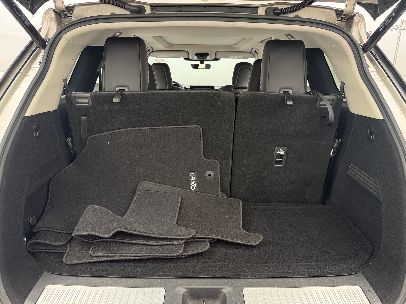 Thumbnail: 2023 INFINITI QX60 - 6