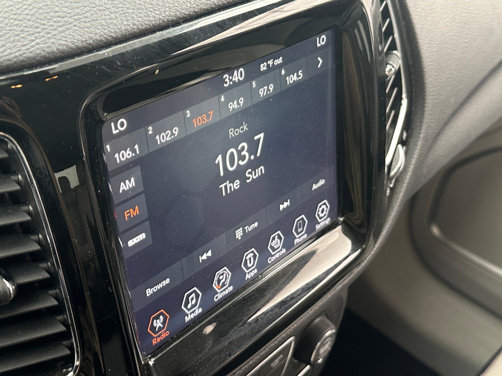 Thumbnail: 2020 Jeep Compass - 3