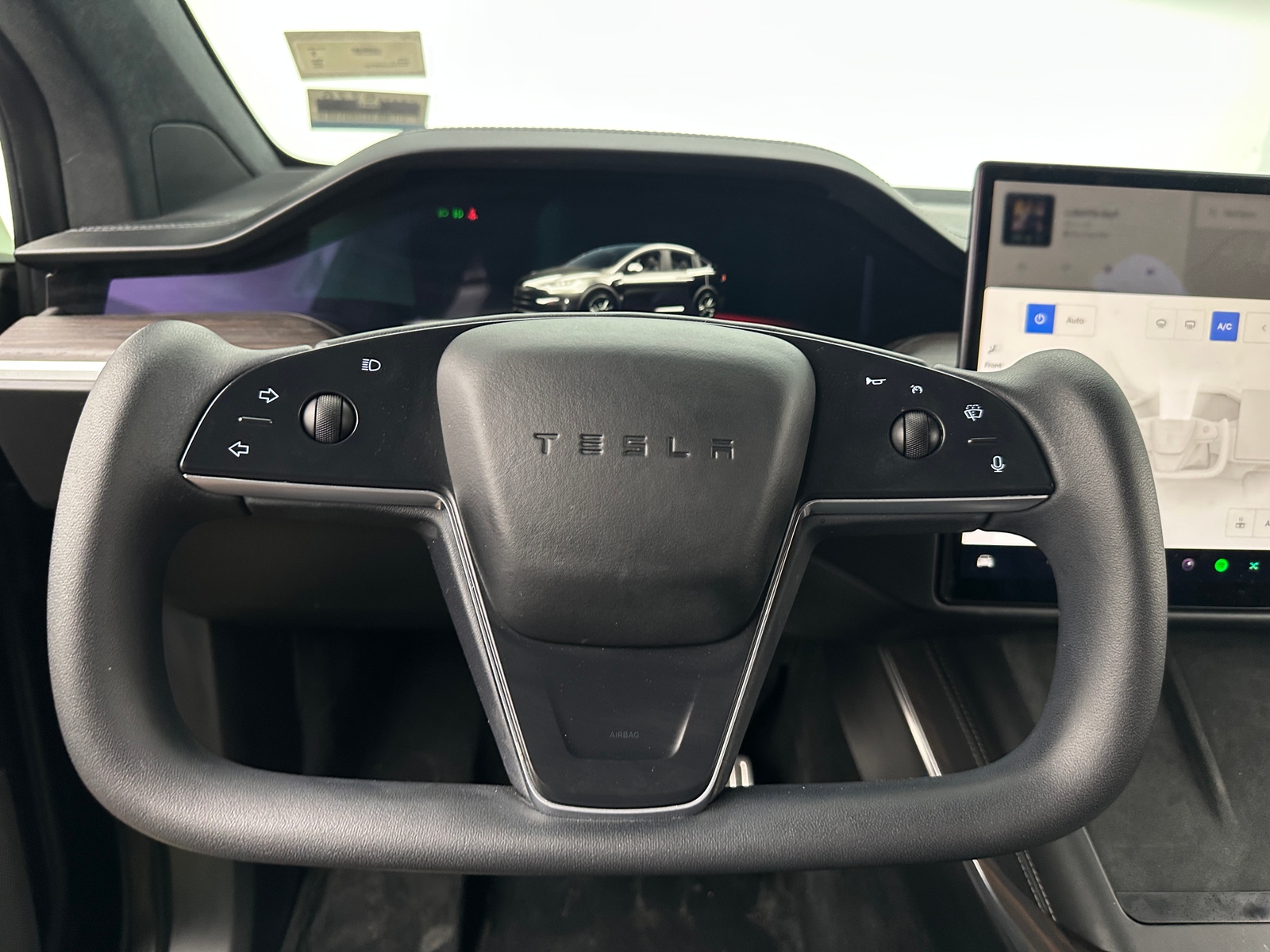 Thumbnail: 2023 Tesla Model X - 4