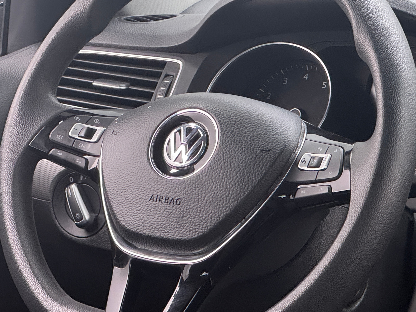 Thumbnail: 2017 Volkswagen Jetta - 5