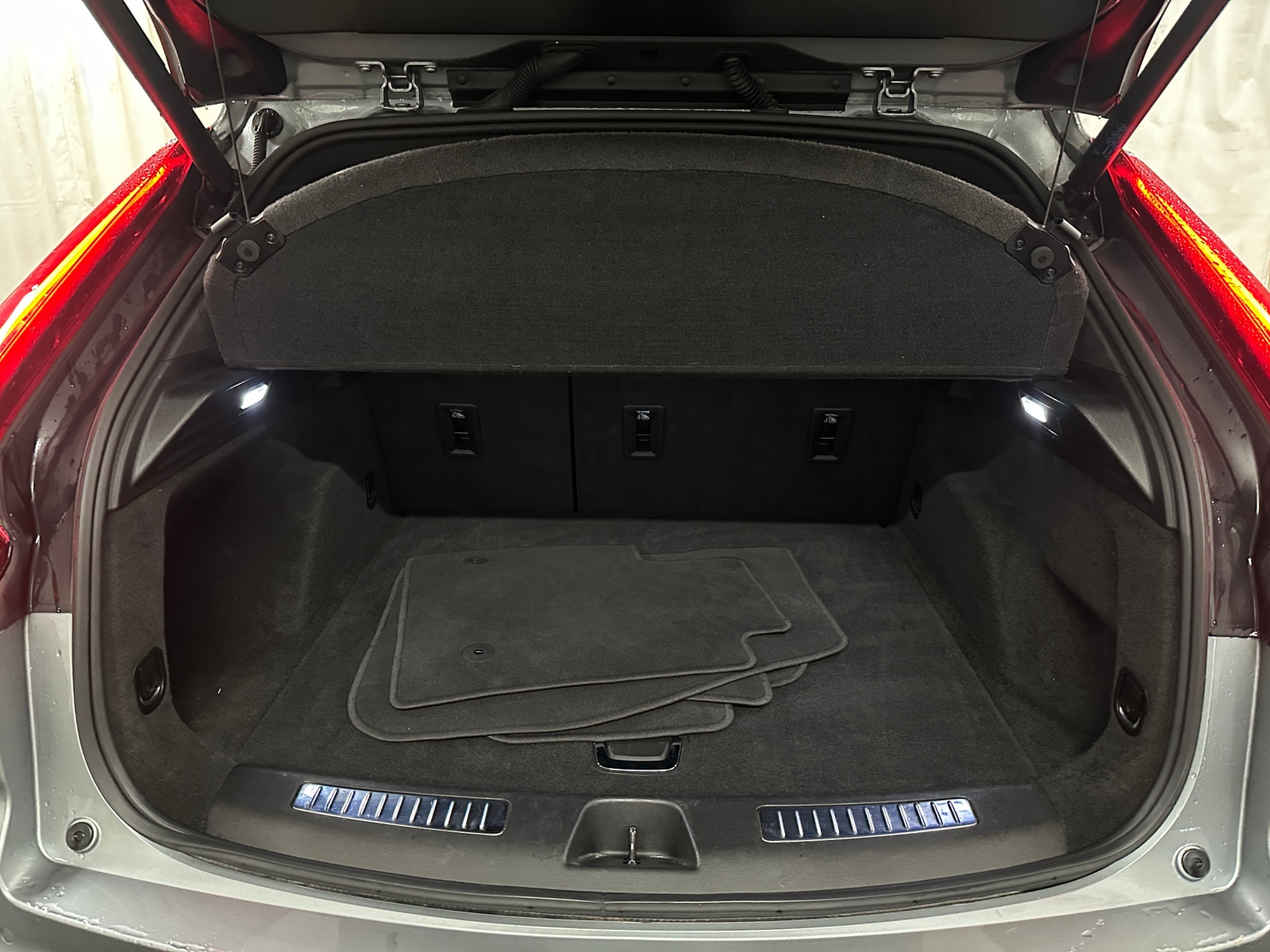 Thumbnail: 2025 Cadillac XT4 - 6