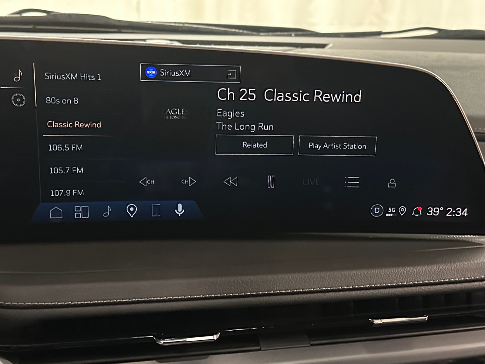 Thumbnail: 2025 Cadillac XT4 - 3