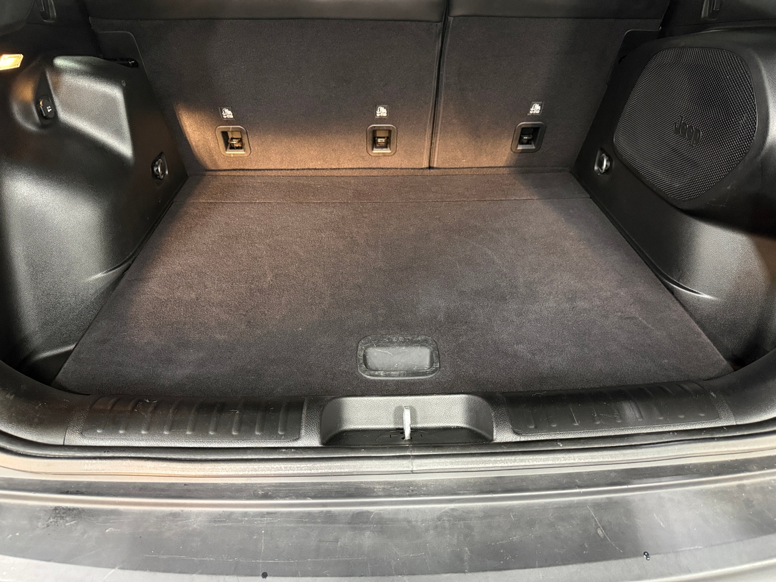 Thumbnail: 2021 Jeep Cherokee - 6