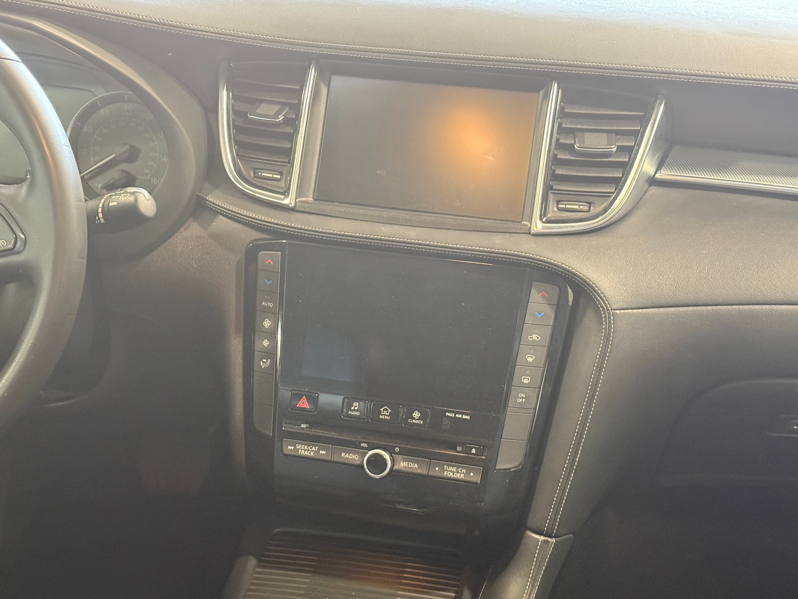 Thumbnail: 2019 INFINITI QX50 - 4