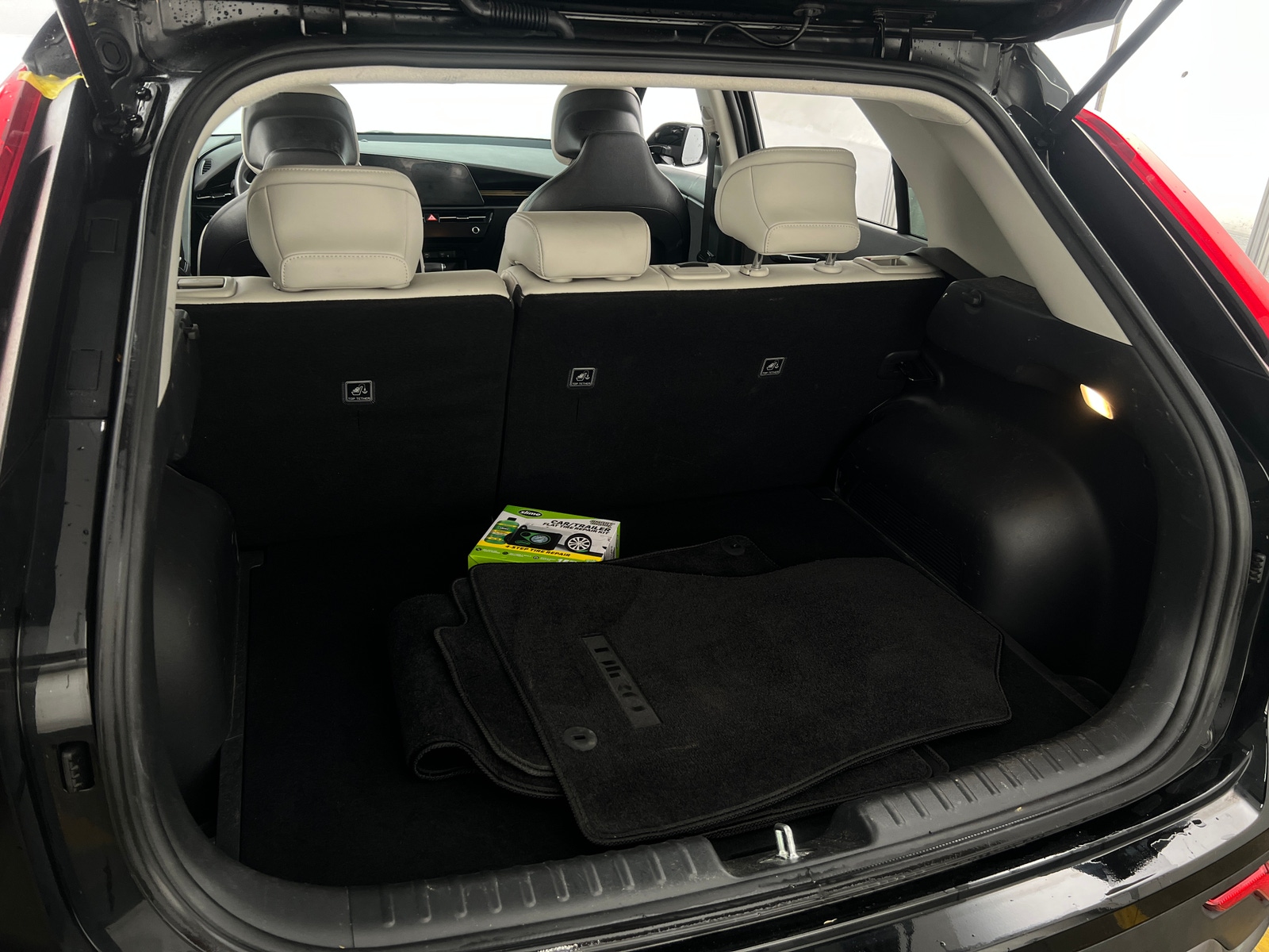 Thumbnail: 2023 Kia Niro - 7