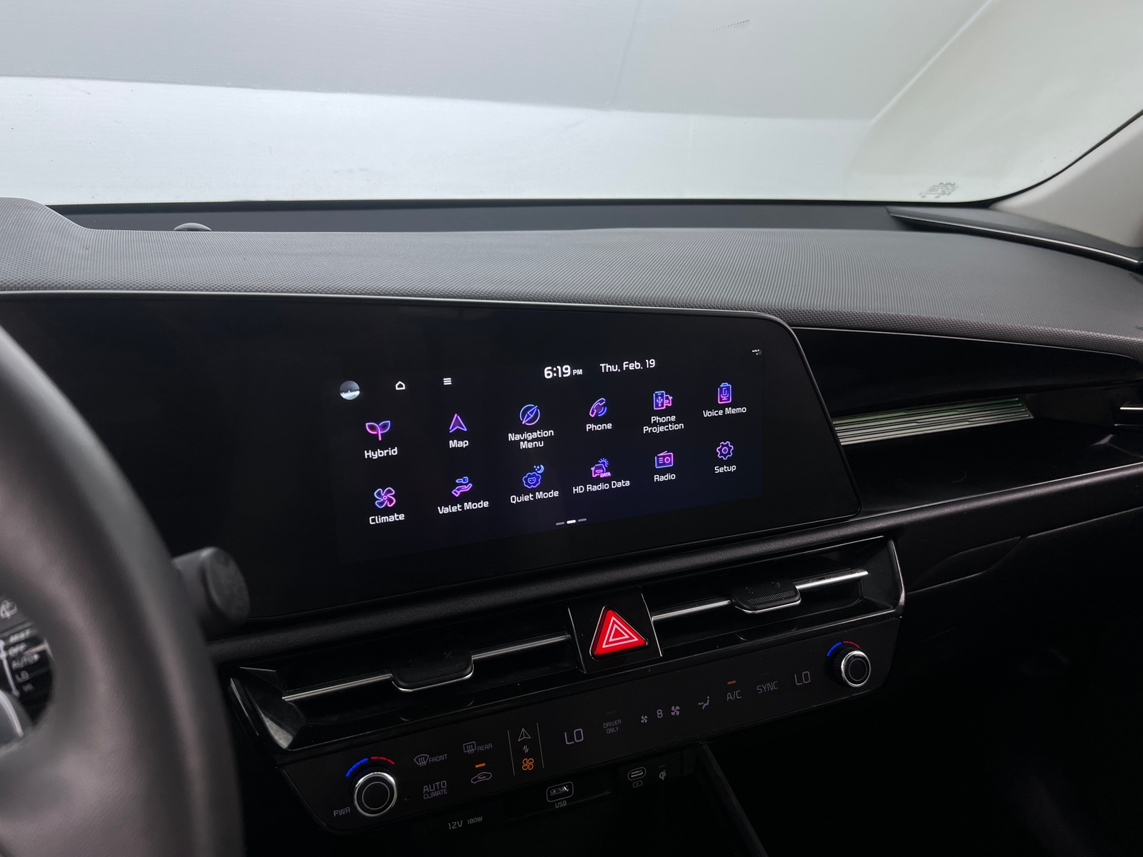 Thumbnail: 2023 Kia Niro - 4