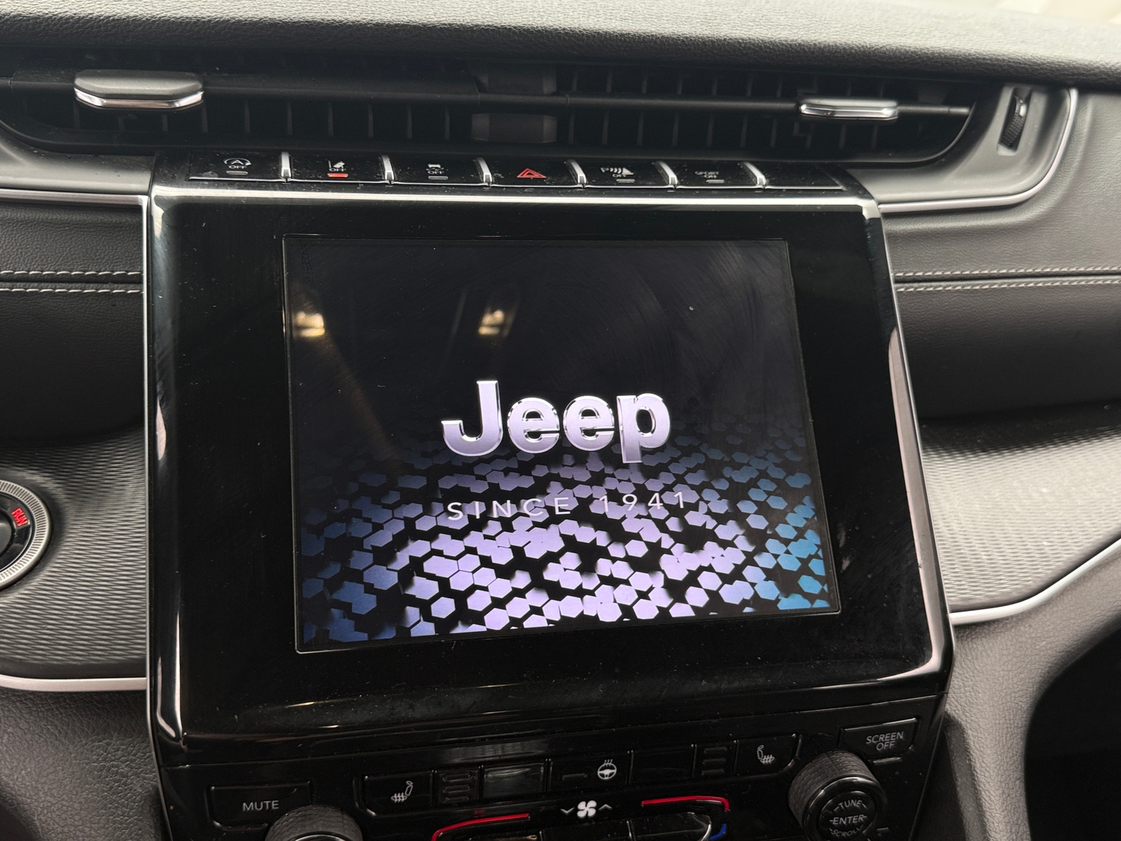 Thumbnail: 2024 Jeep Grand Cherokee - 3