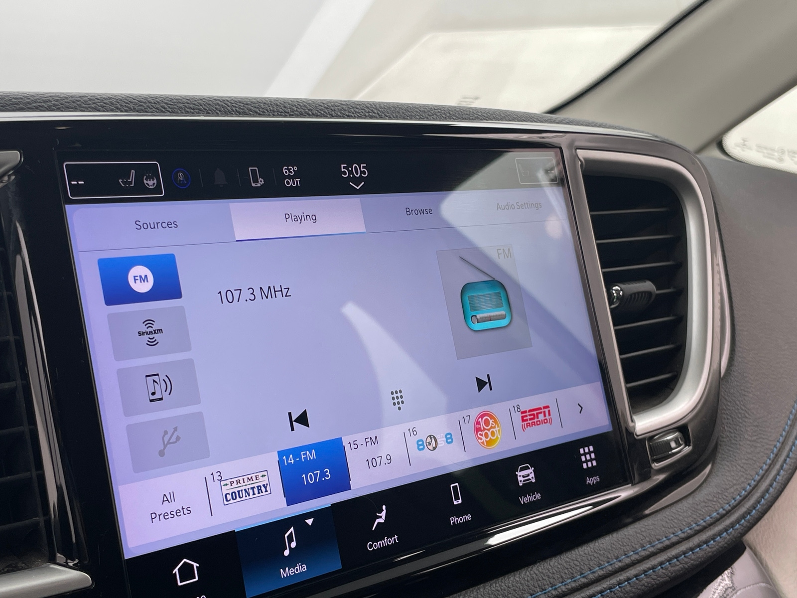 Thumbnail: 2021 Chrysler Pacifica - 3