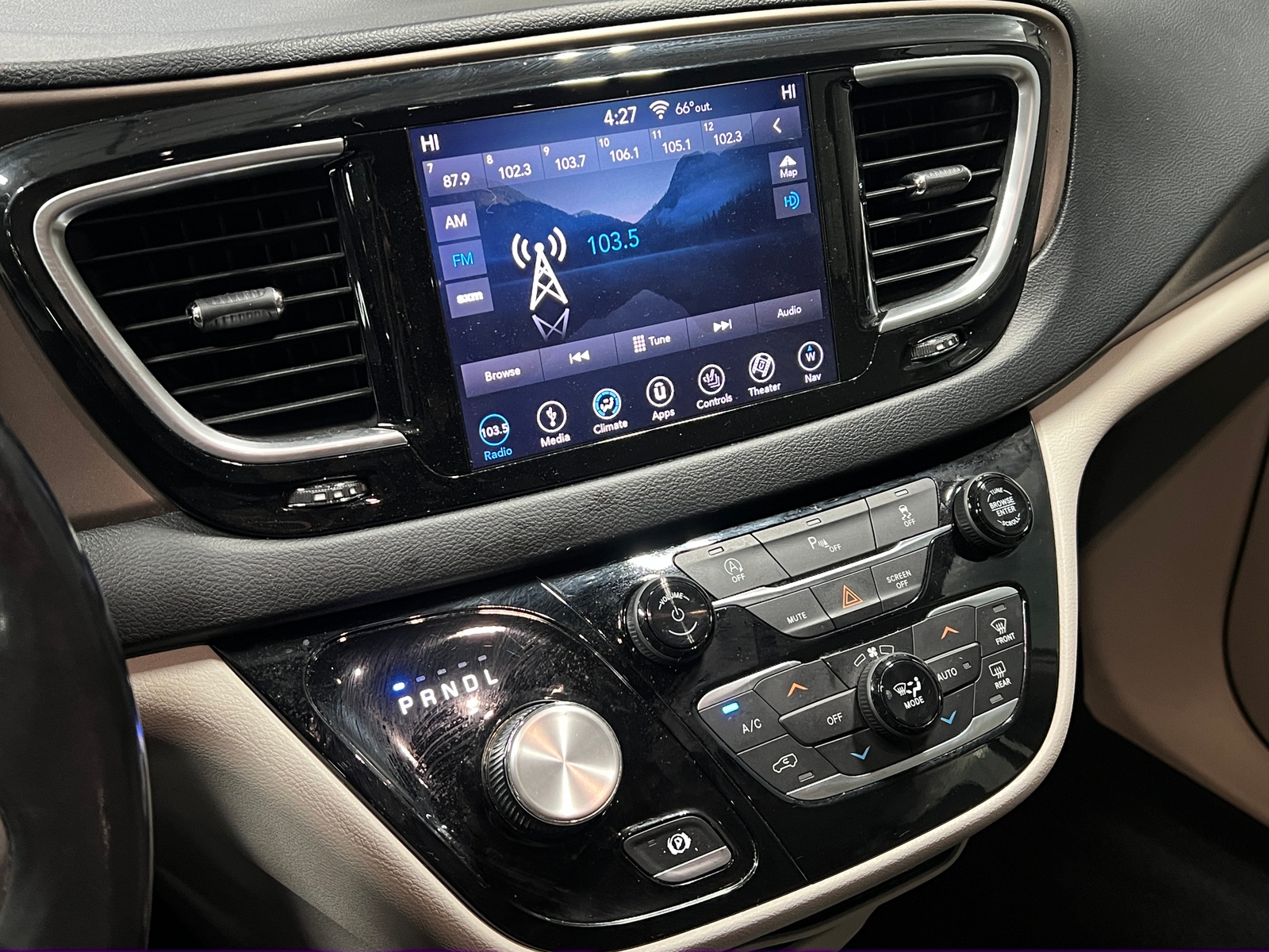 Thumbnail: 2019 Chrysler Pacifica - 3