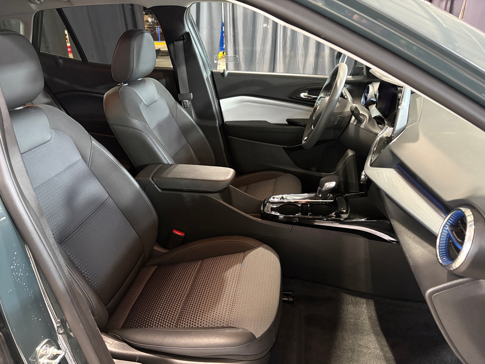 Thumbnail: 2025 Chevrolet Trax - 2