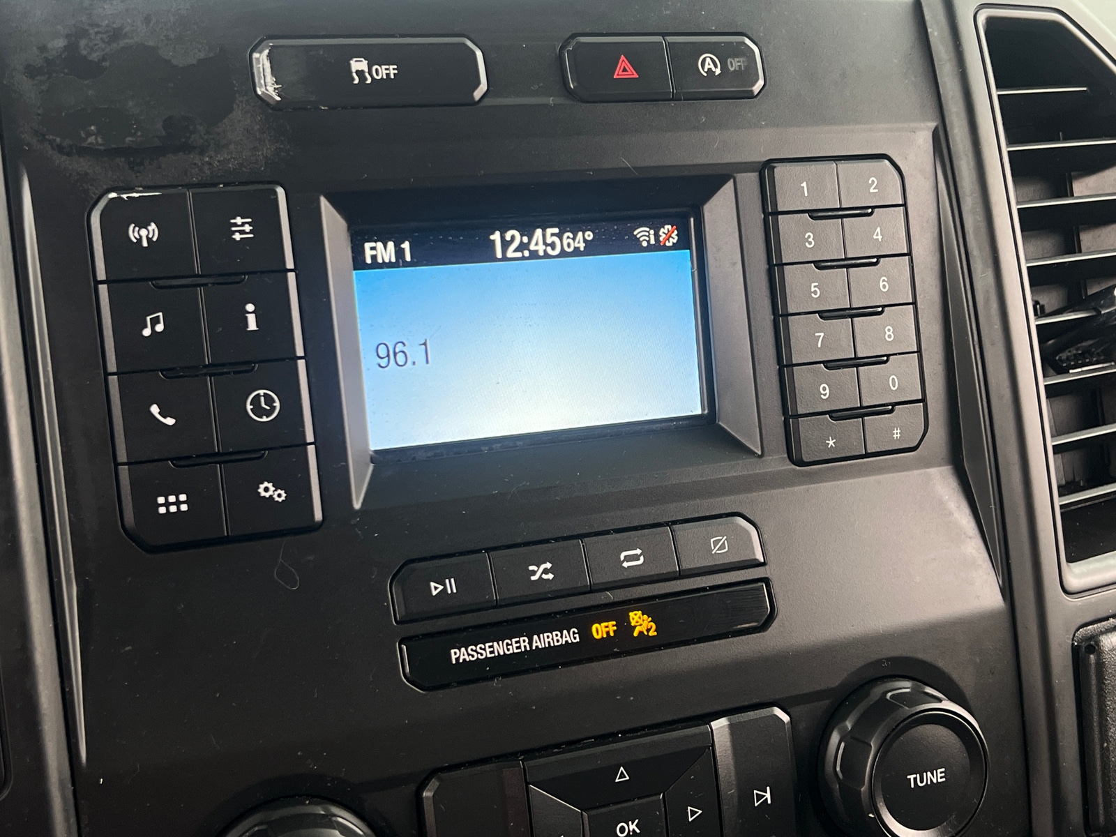 Thumbnail: 2018 Ford Econoline - 4