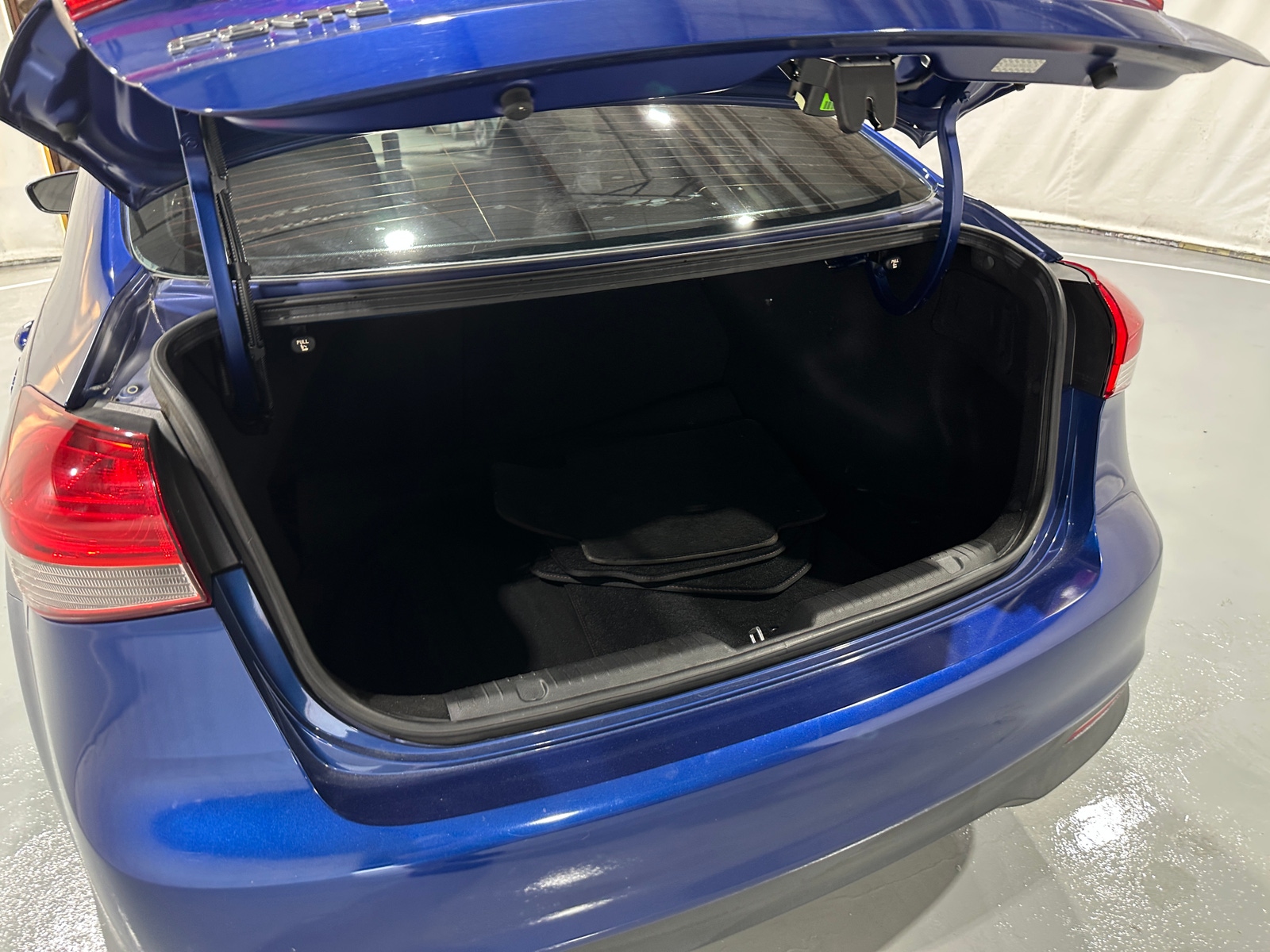 Thumbnail: 2017 Kia Forte - 7