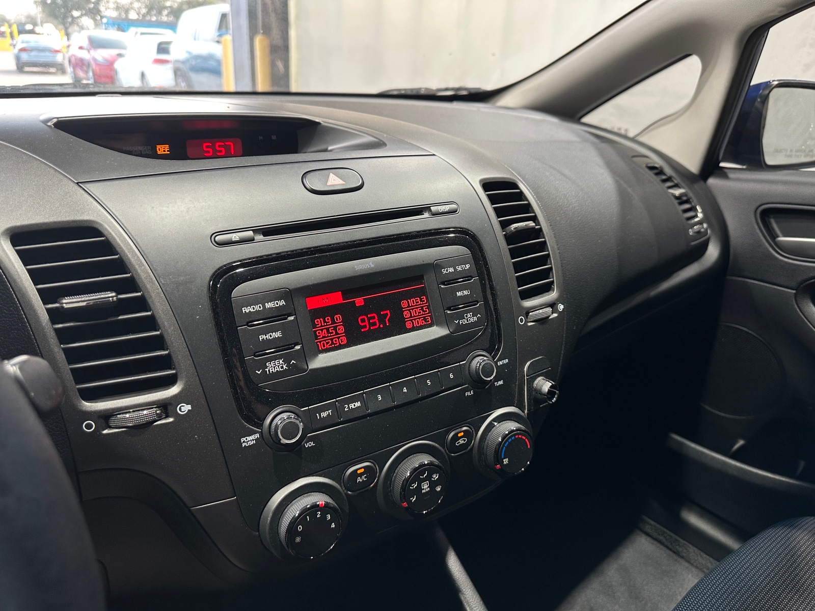 Thumbnail: 2017 Kia Forte - 4