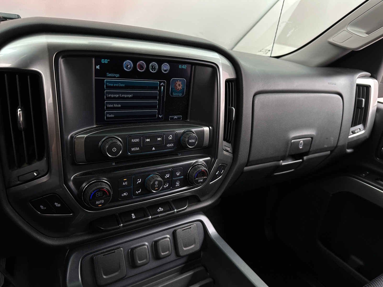 Thumbnail: 2016 Chevrolet Silverado 1500 - 4