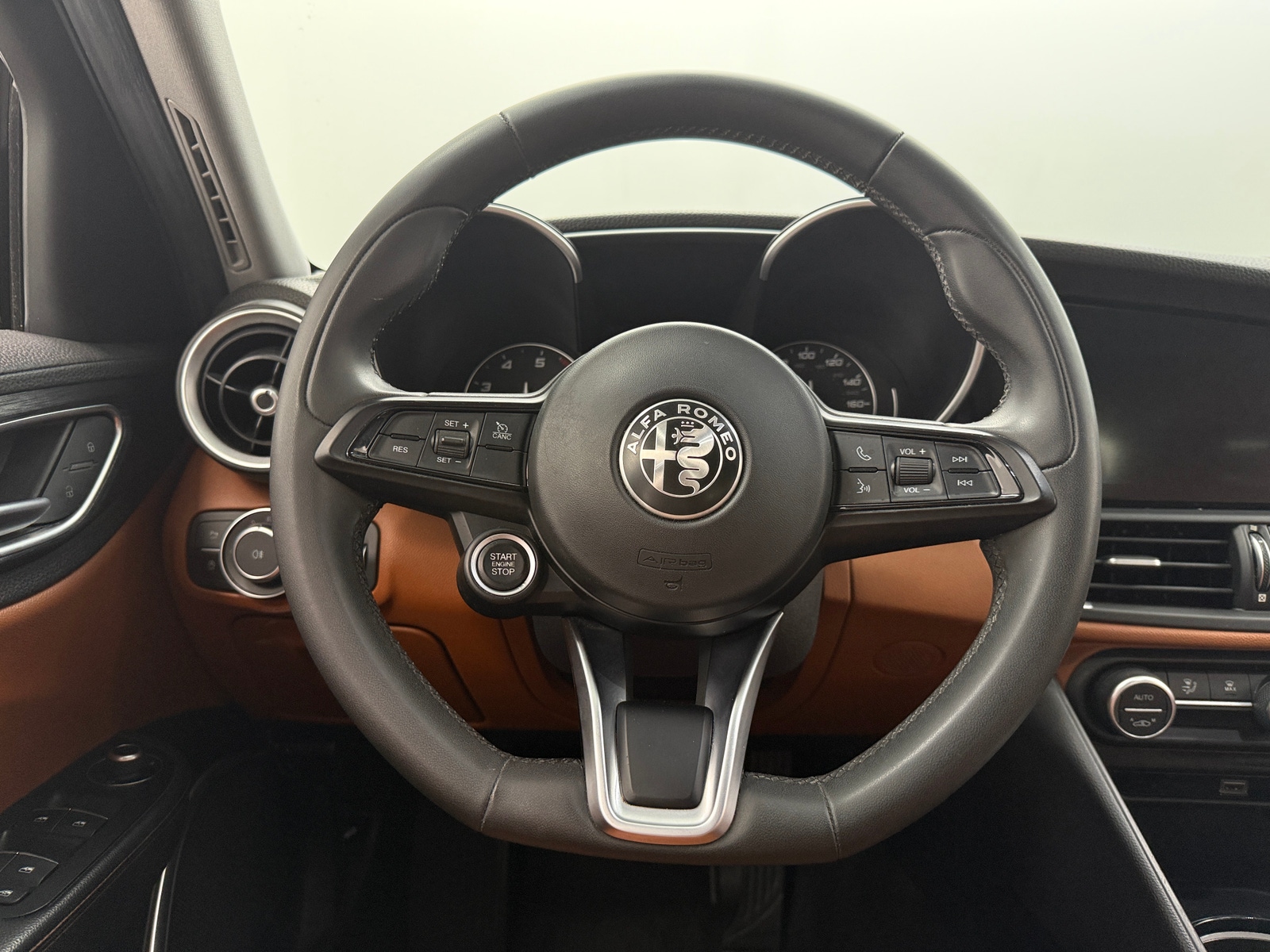 Thumbnail: 2020 Alfa Romeo Giulia - 4