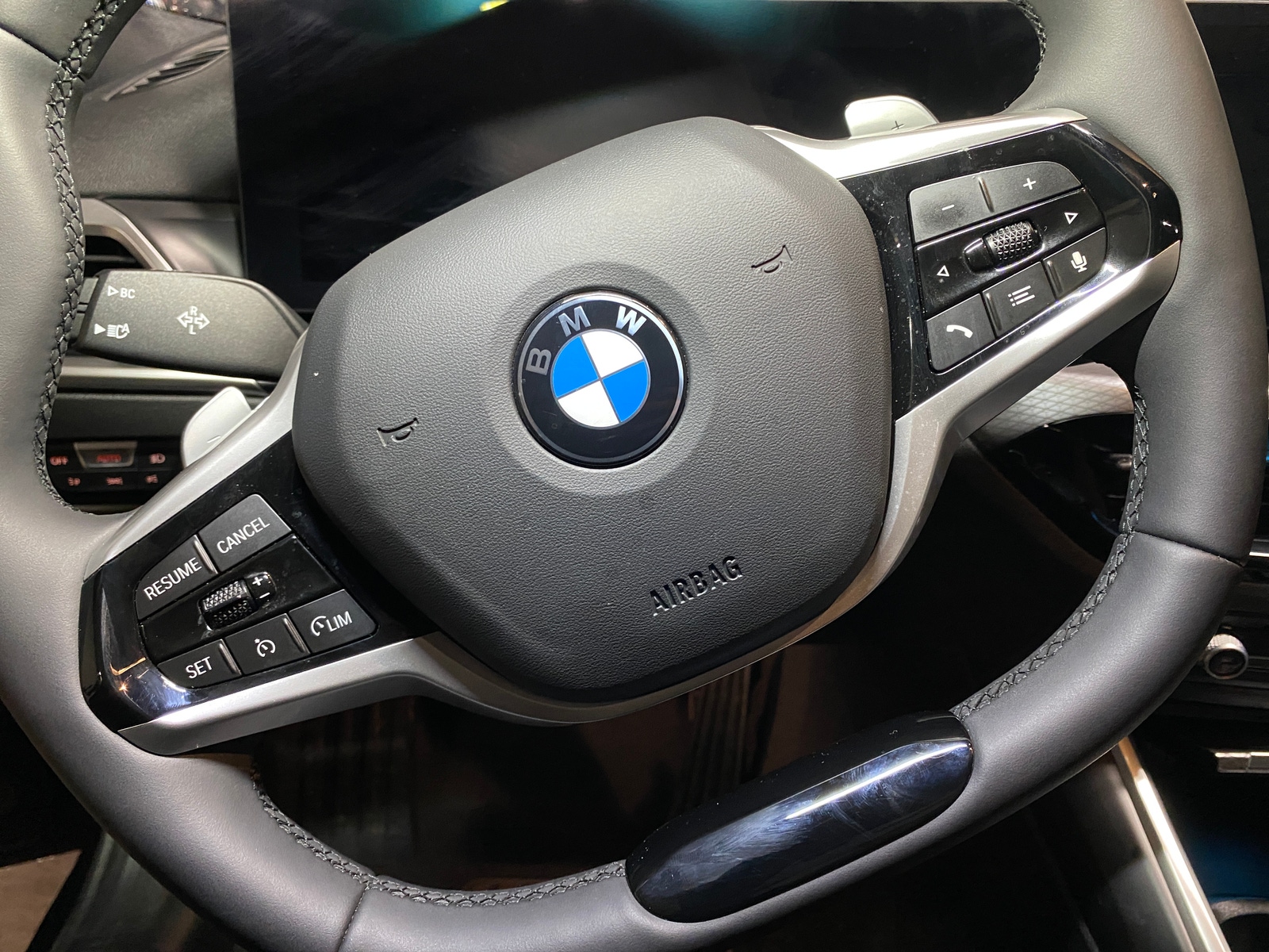 Thumbnail: 2025 BMW 3 Series - 4