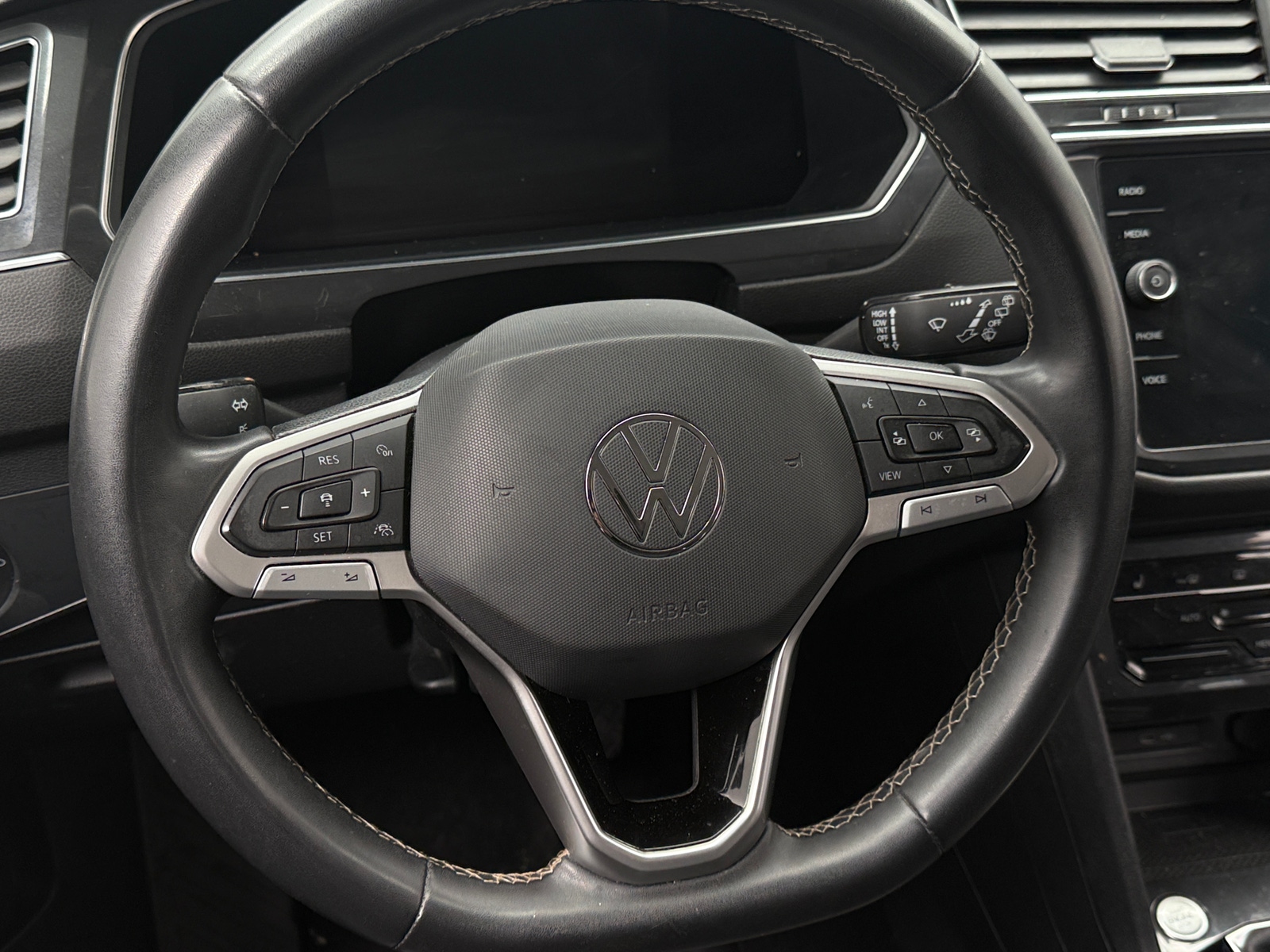 Thumbnail: 2022 Volkswagen Tiguan - 4