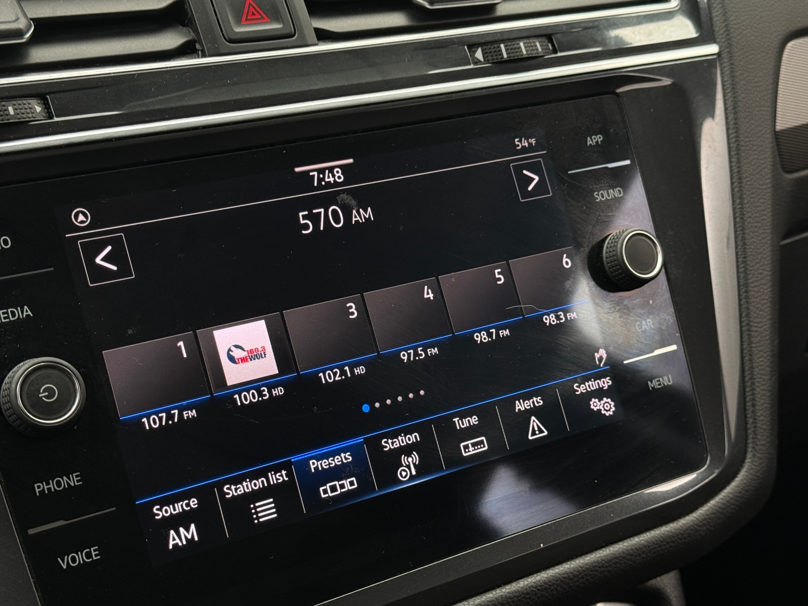 Thumbnail: 2022 Volkswagen Tiguan - 3