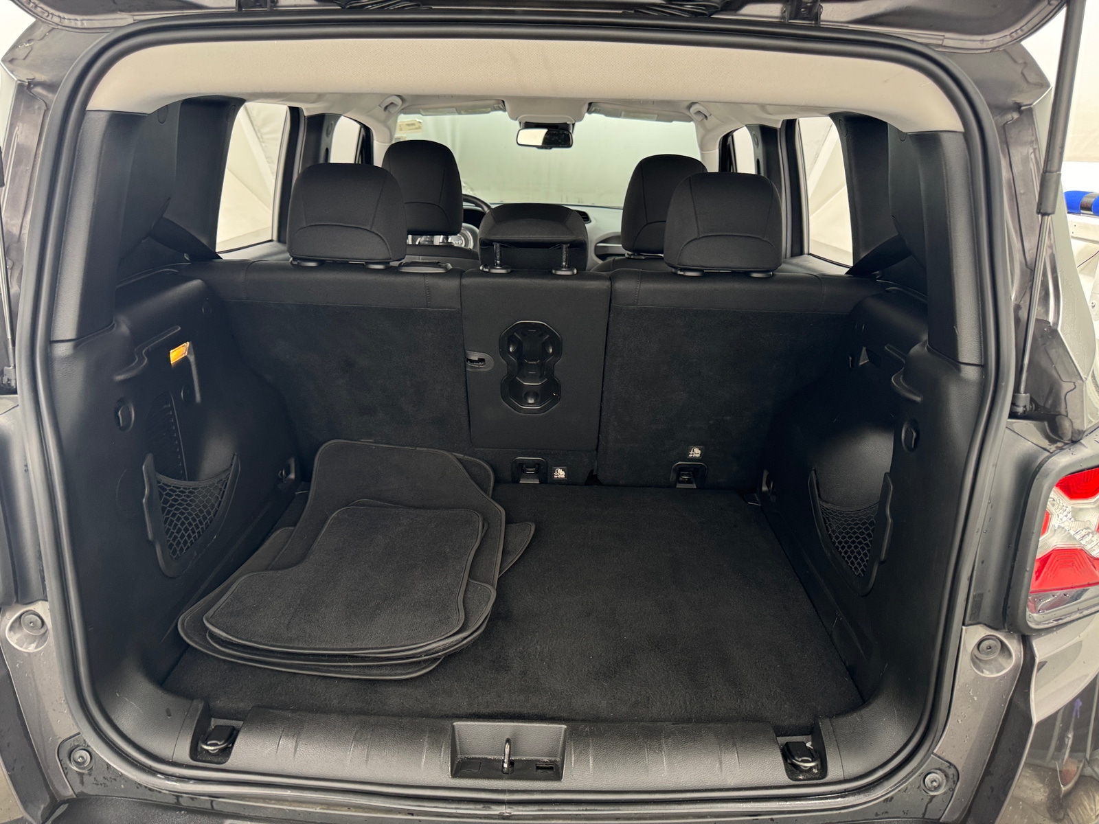 Thumbnail: 2019 Jeep Renegade - 7