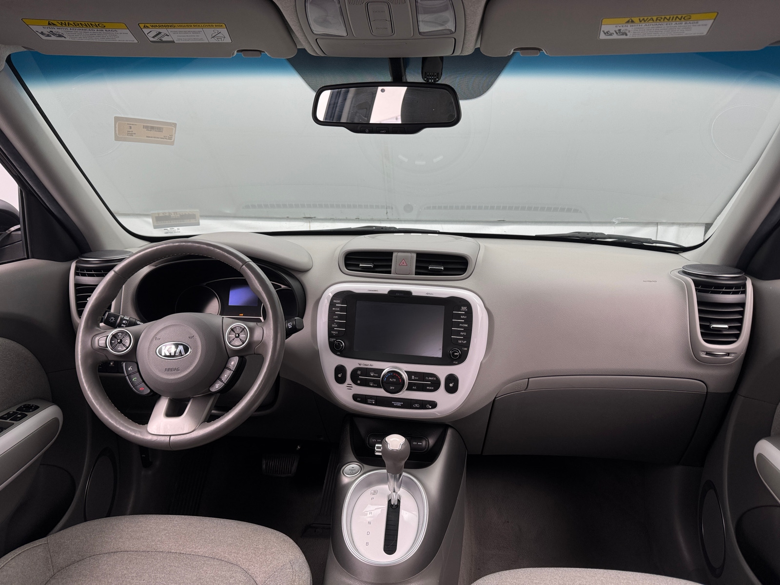 Thumbnail: 2017 Kia Soul EV - 3