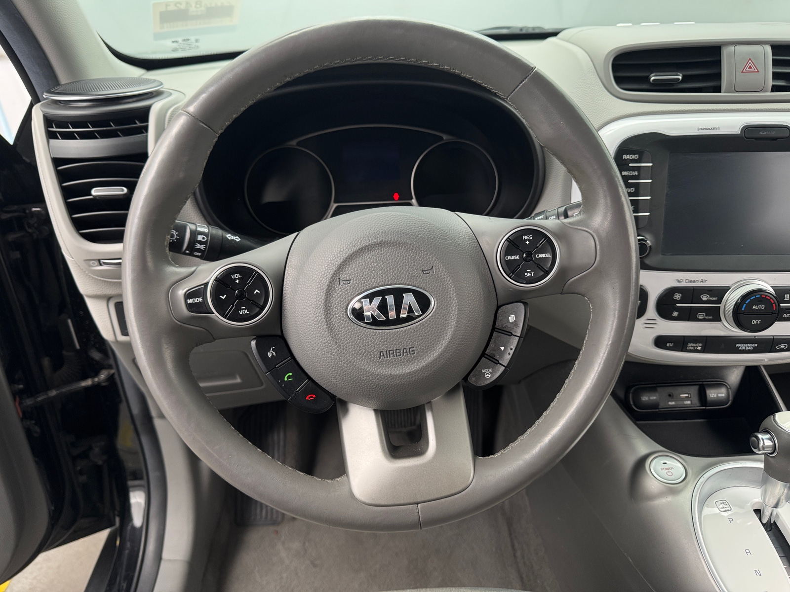 Thumbnail: 2017 Kia Soul EV - 5